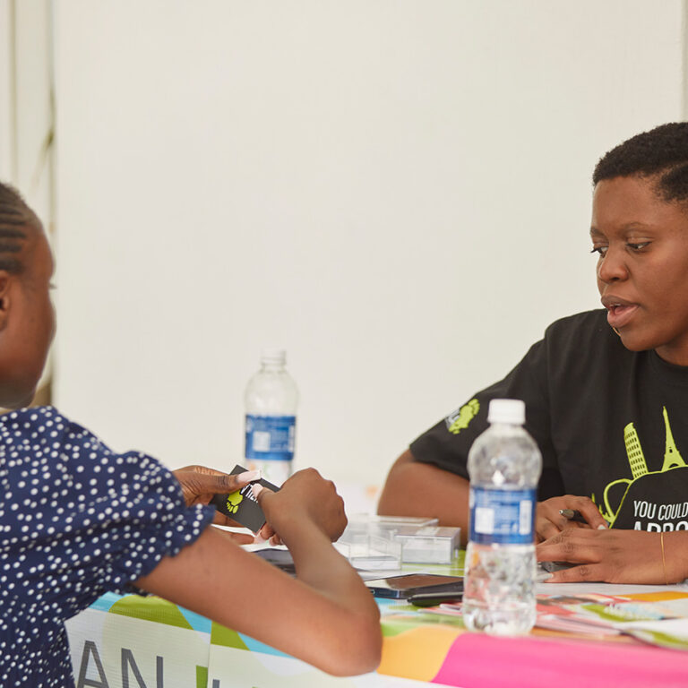 Punzila counsellor advising a student at a study abroad fair